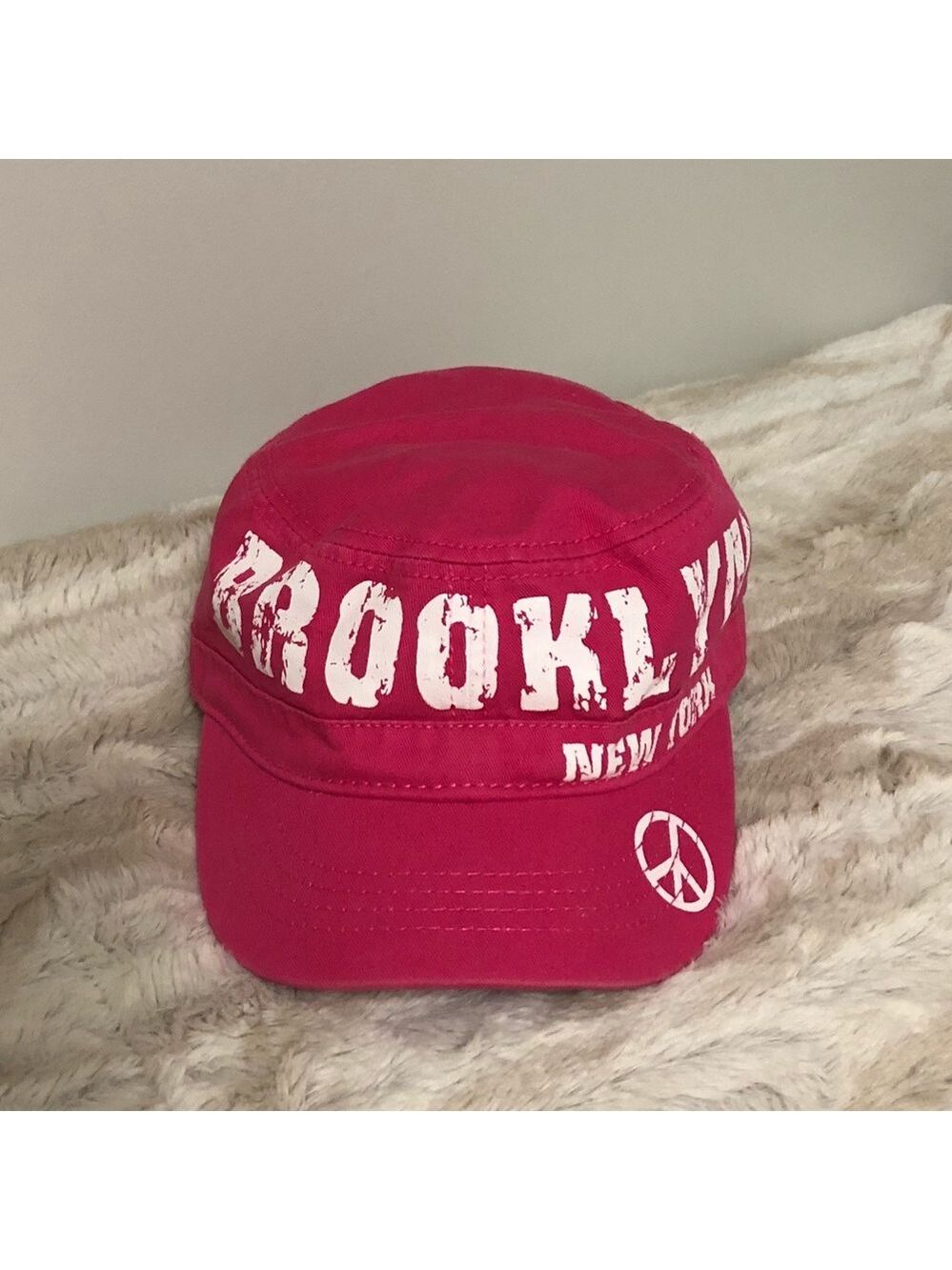 Robin Ruth Brooklyn Women's Pink Cap - Picture 1 of 3